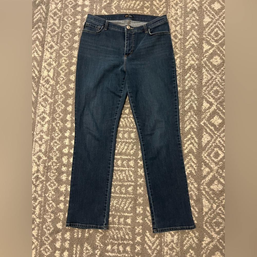Lee Classic fit straight leg Women's Jeans size 12 (W127)